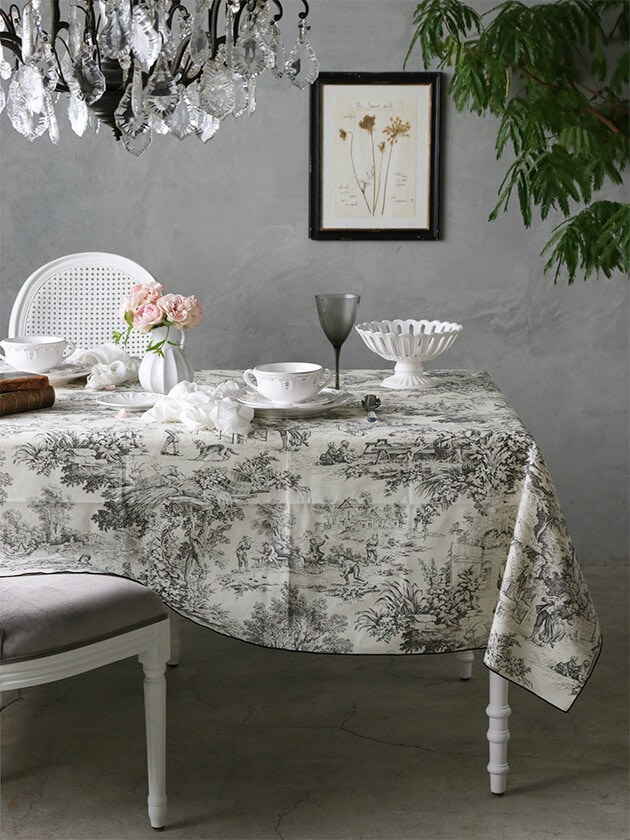 【美品】サラグレース　 エレガント　刺繍レース　約150×205  大人シック 美品】サラグレース エレガント 刺繍レース 約150×205 大人シック